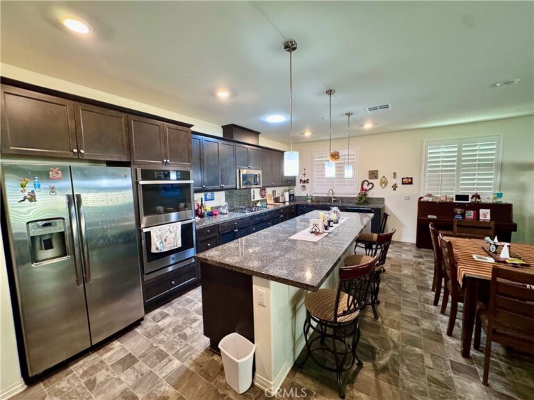 5399 La Bodega, Fontana