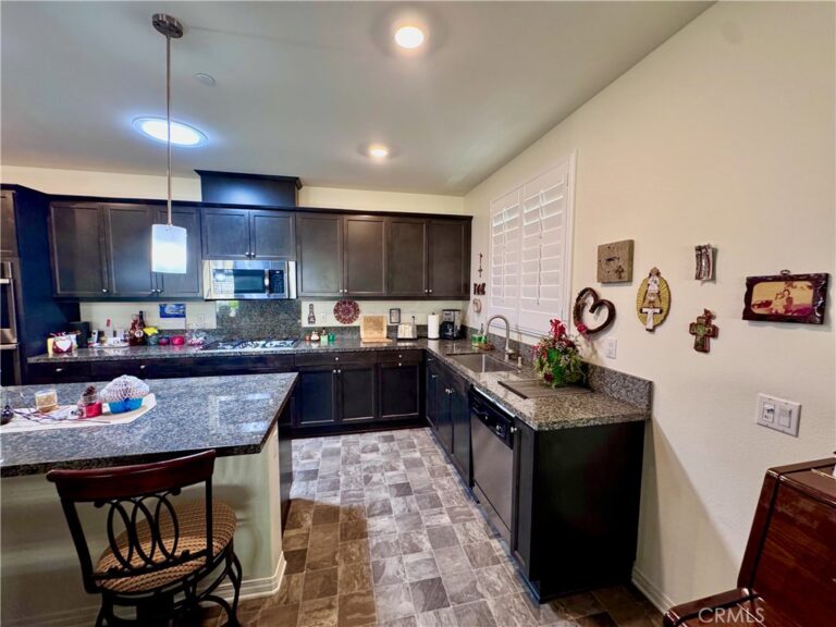5399 La Bodega, Fontana