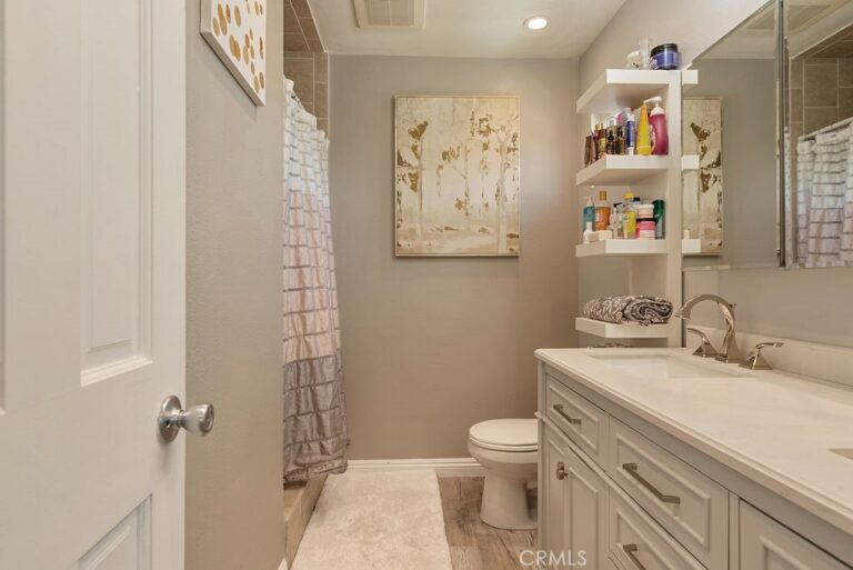 555 D, Upland