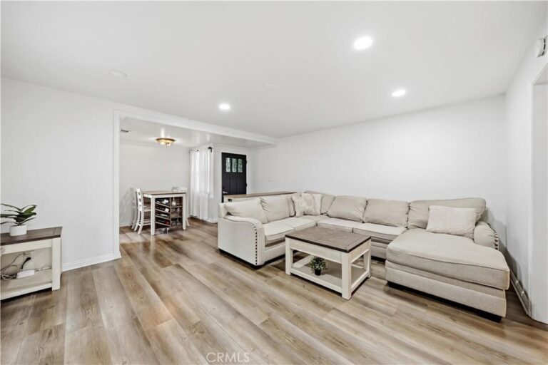 555 E G, Ontario