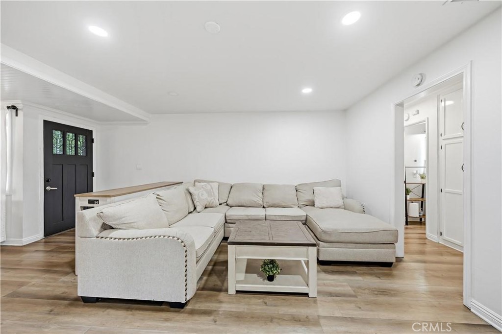 555 E G, Ontario