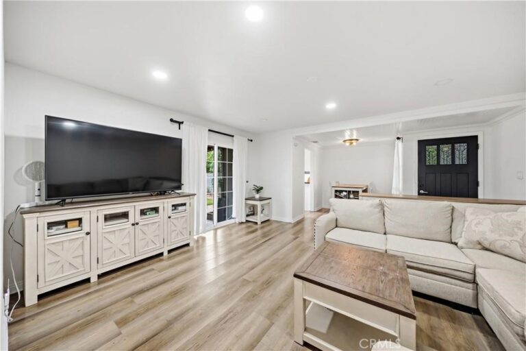 555 E G, Ontario