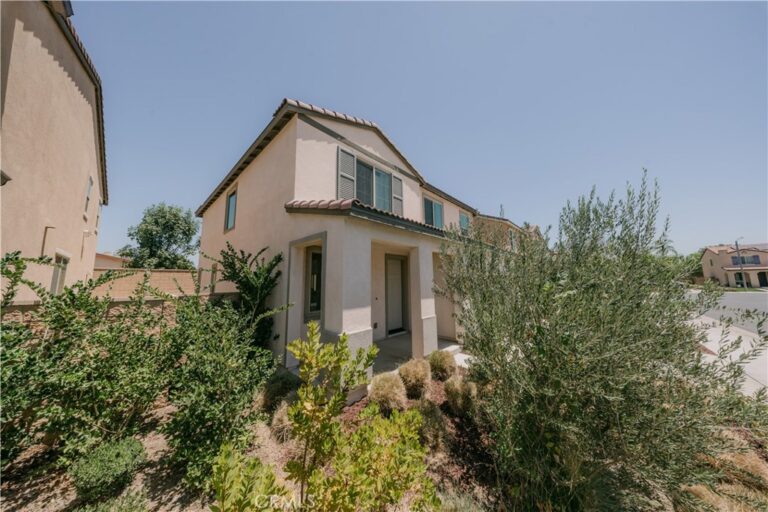 560 E Vodden, Rialto
