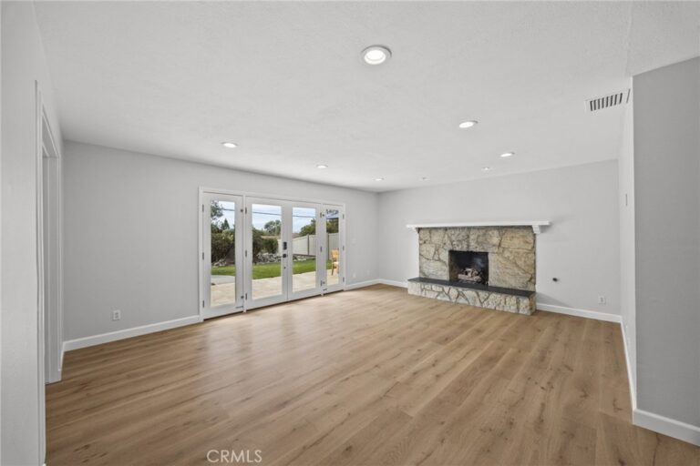 580 Black Hills Drive, Claremont
