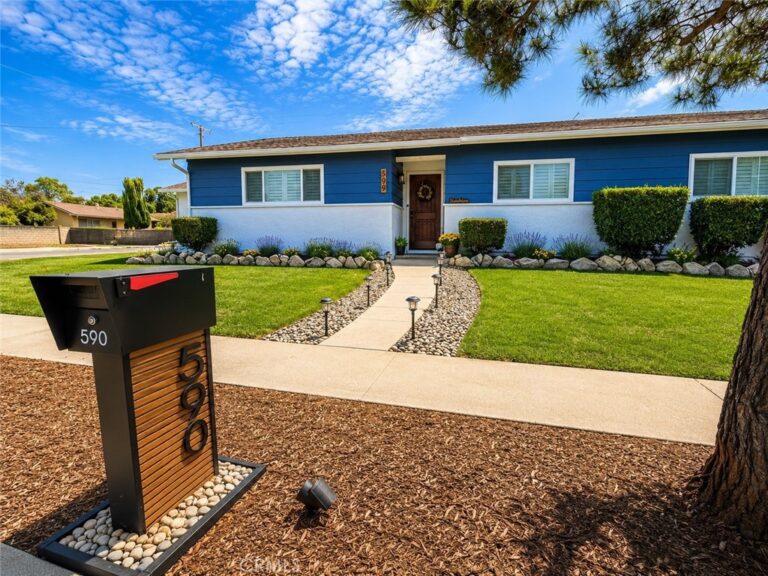 590 E Van Koevering, Rialto