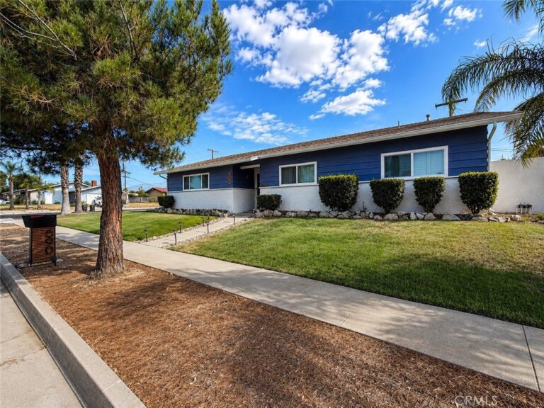 590 E Van Koevering, Rialto