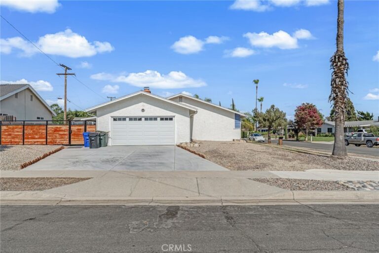 590 E Van Koevering, Rialto