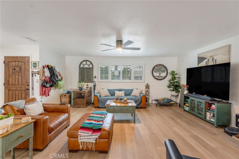 590 E Van Koevering, Rialto