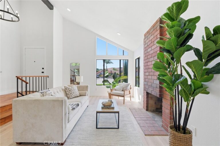 6 Skyview, Pomona