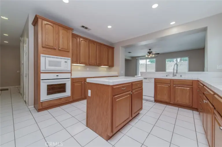 6535 Caxton, Eastvale