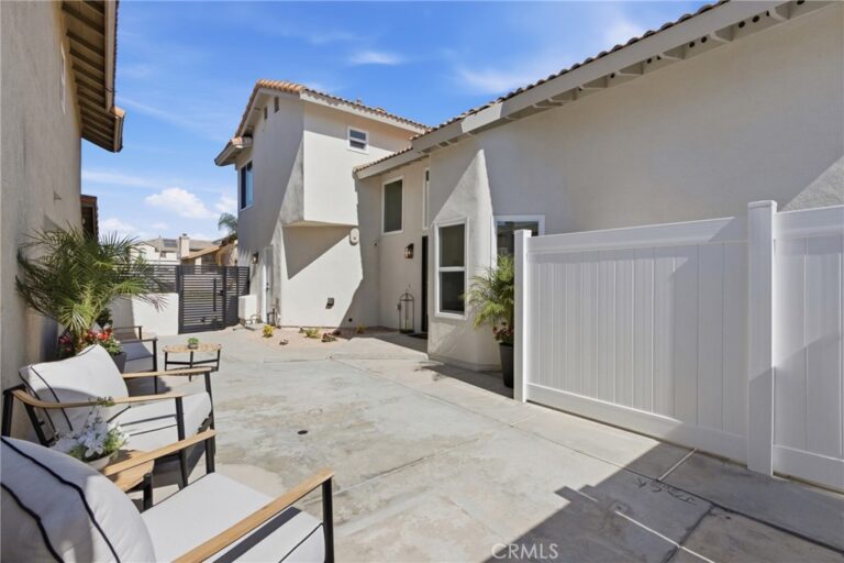 6559 Pacifica, Fontana