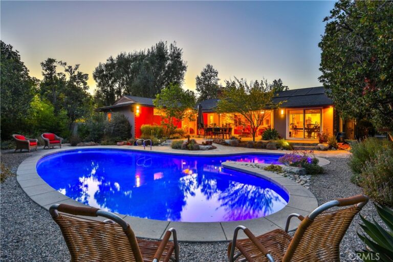 666 W 9th Street, Claremont