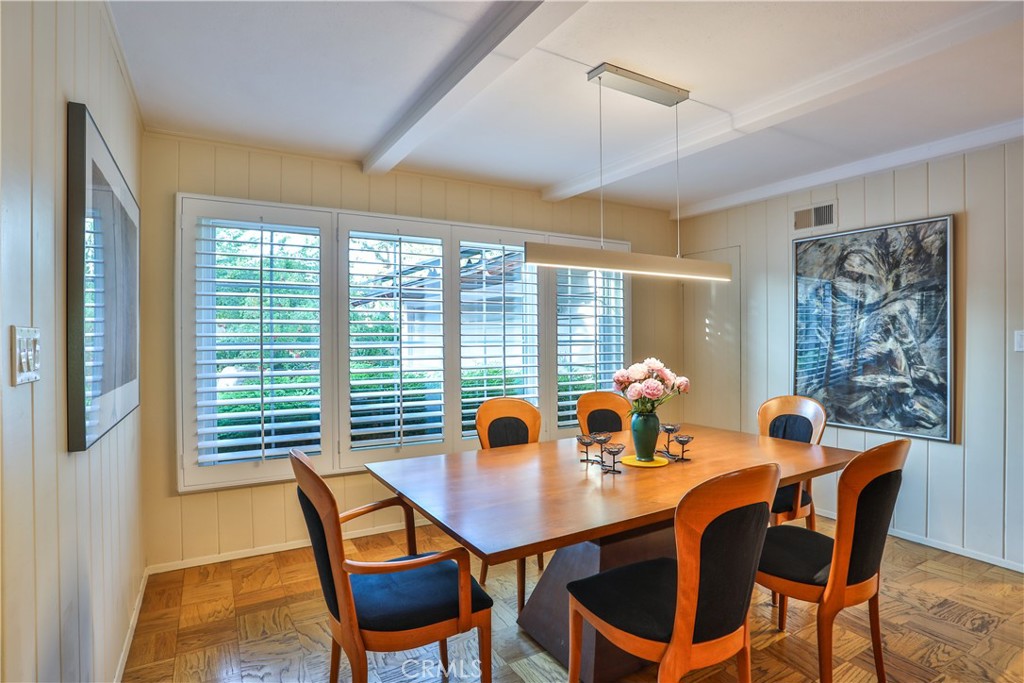 666 W 9th Street, Claremont