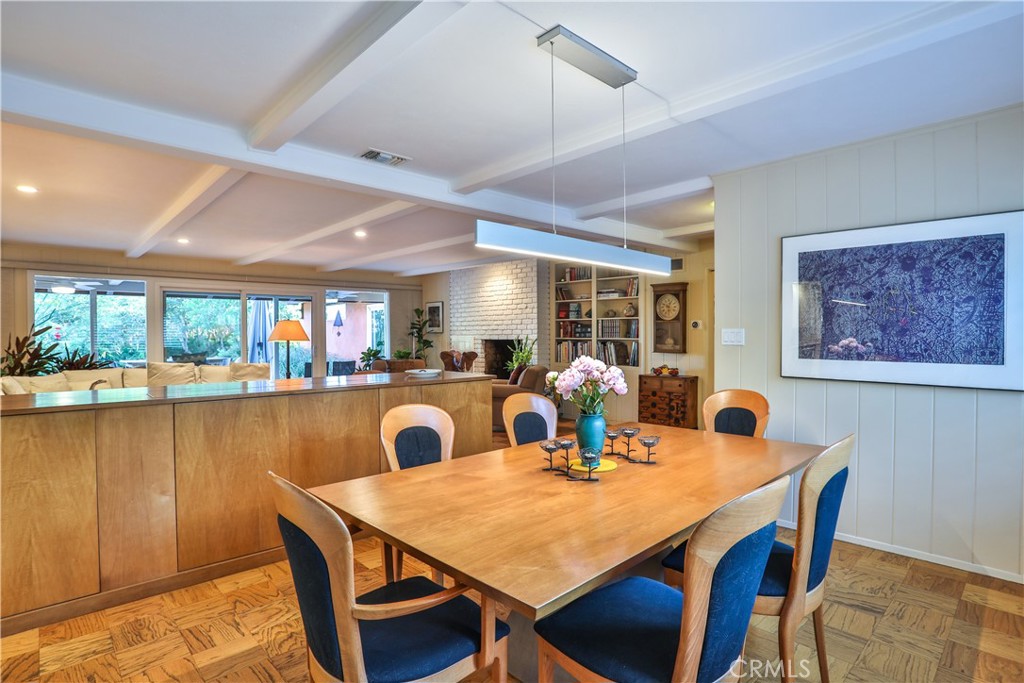 666 W 9th Street, Claremont