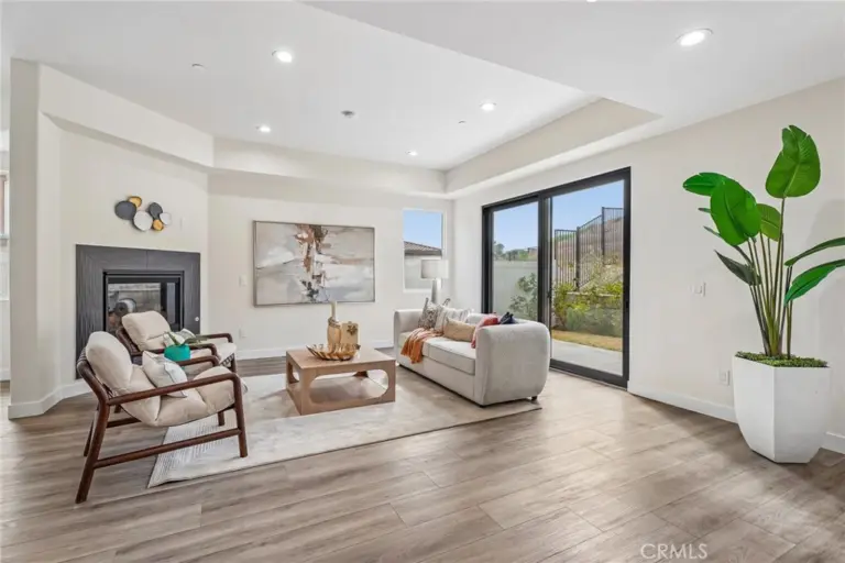 677 Castlehill, Walnut