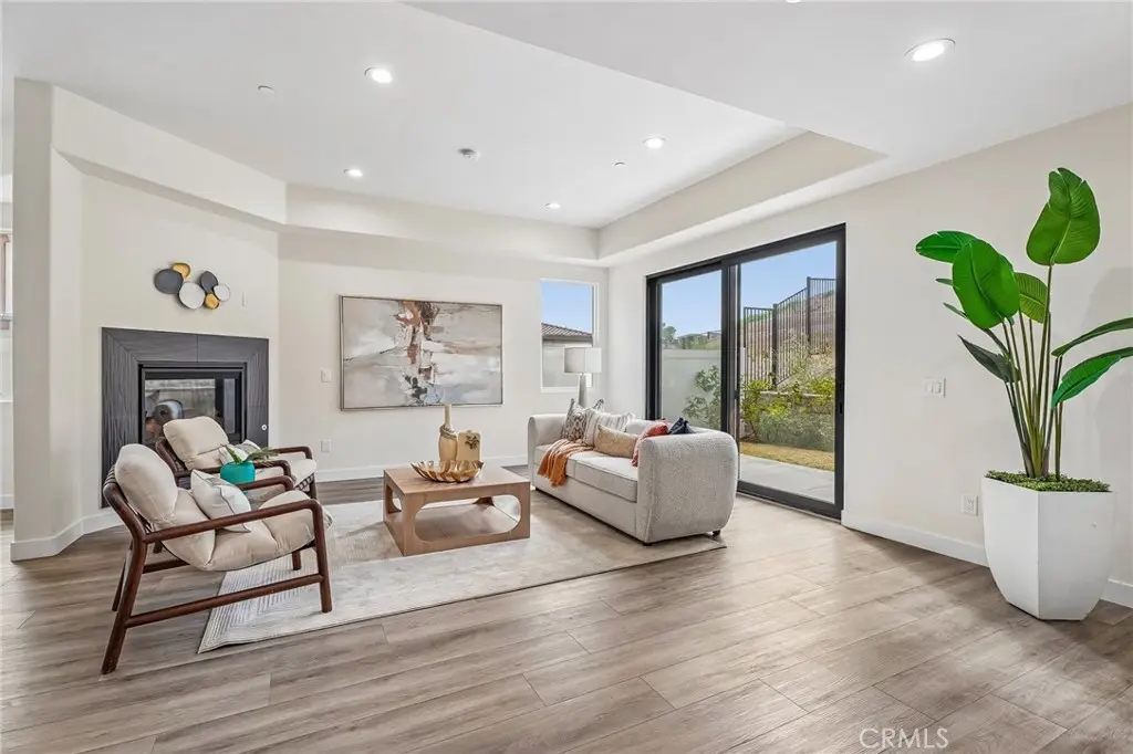 677 Castlehill, Walnut