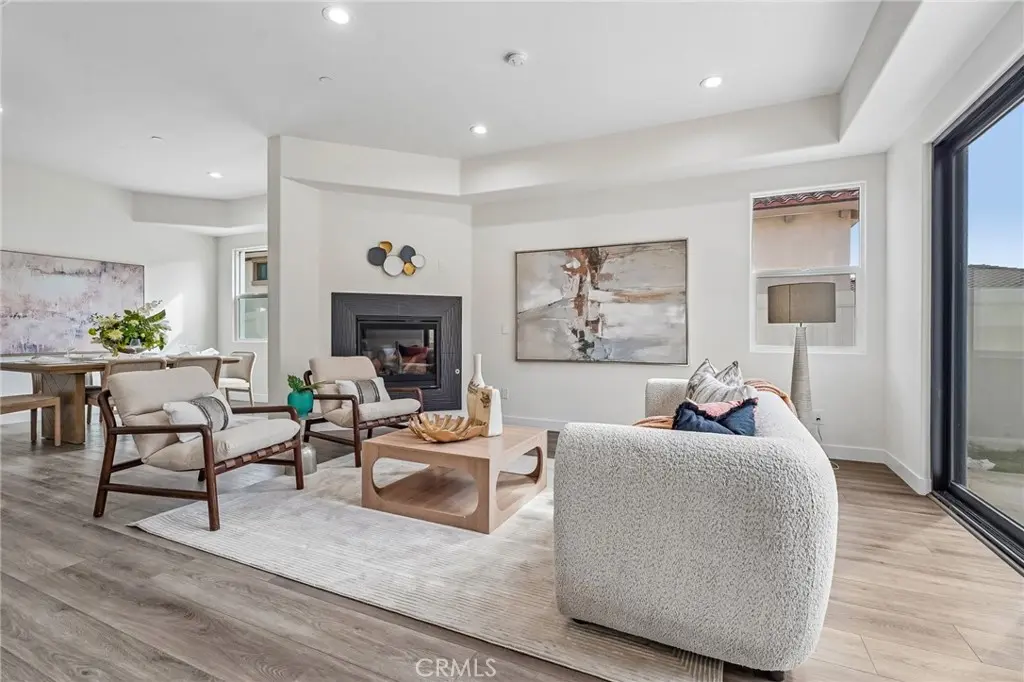 677 Castlehill, Walnut