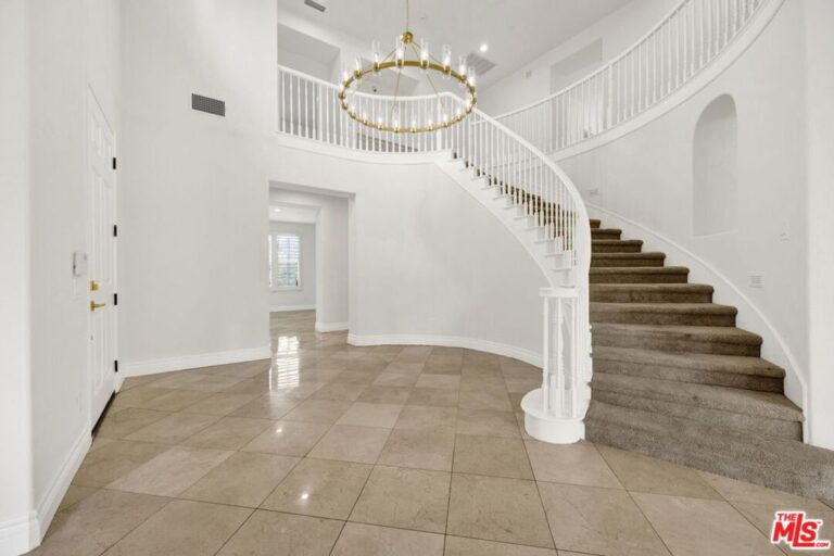 680 Adirondack Lane, Claremont