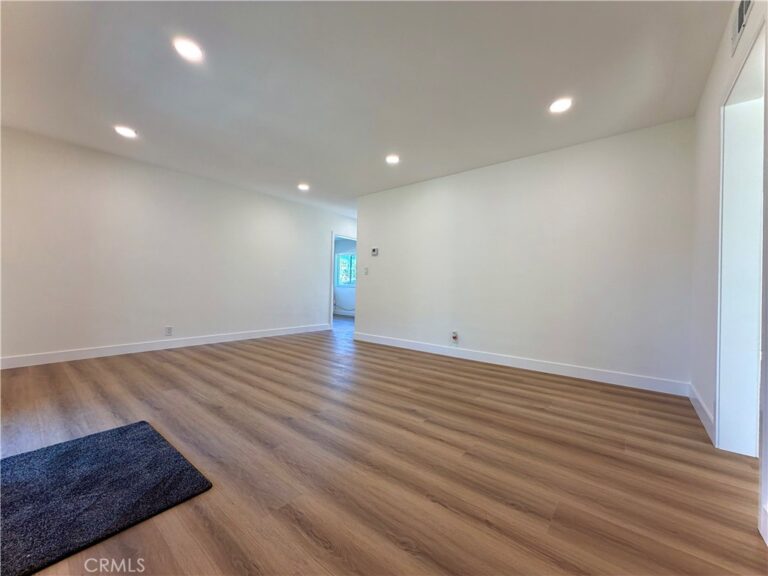 682 E La Verne Avenue, Pomona