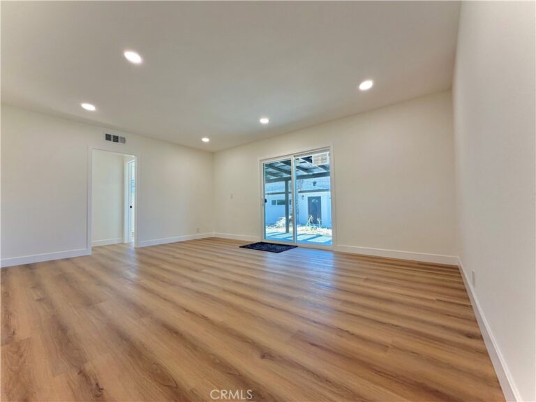 682 E La Verne Avenue, Pomona