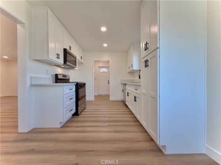 682 E La Verne Avenue, Pomona