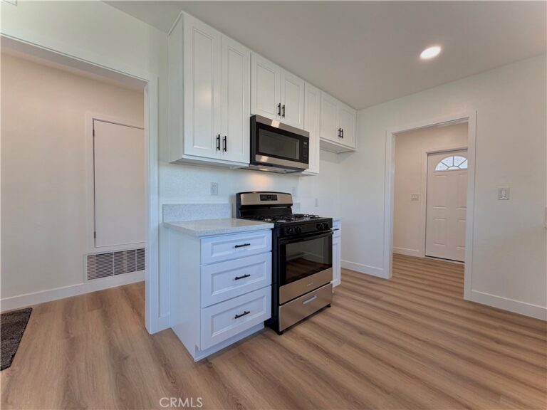 682 E La Verne Avenue, Pomona