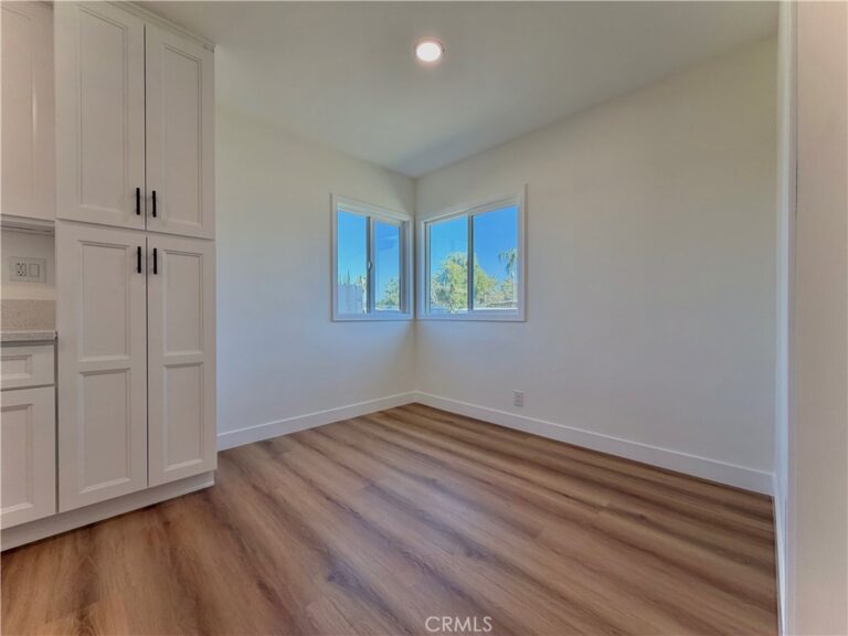 682 E La Verne Avenue, Pomona