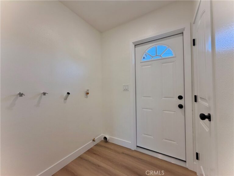 682 E La Verne Avenue, Pomona