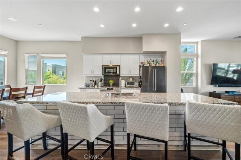 694 Central Avenue, Upland