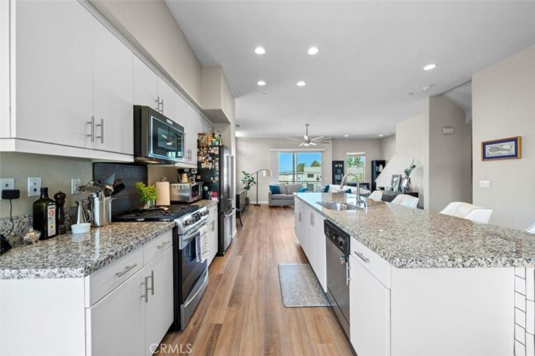 694 Central Avenue, Upland