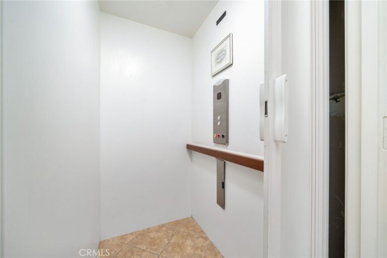 704 W 1st Street, Claremont