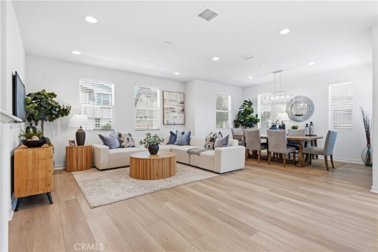 7061 Birch, Fontana