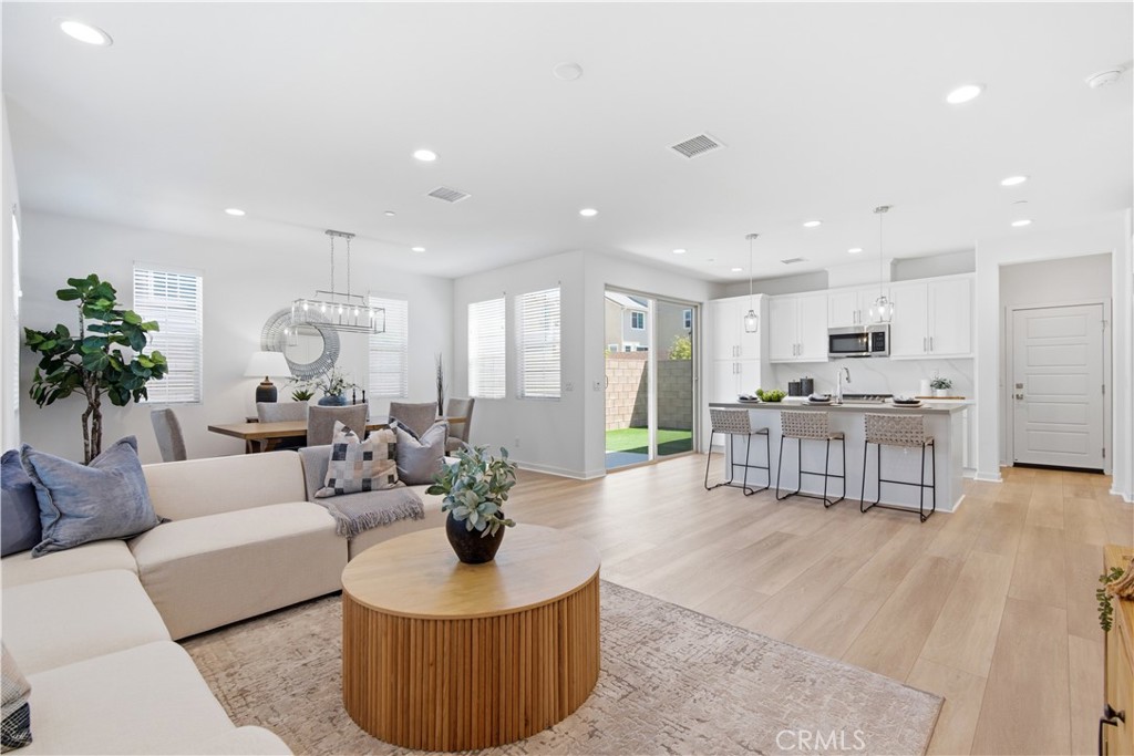 7061 Birch, Fontana