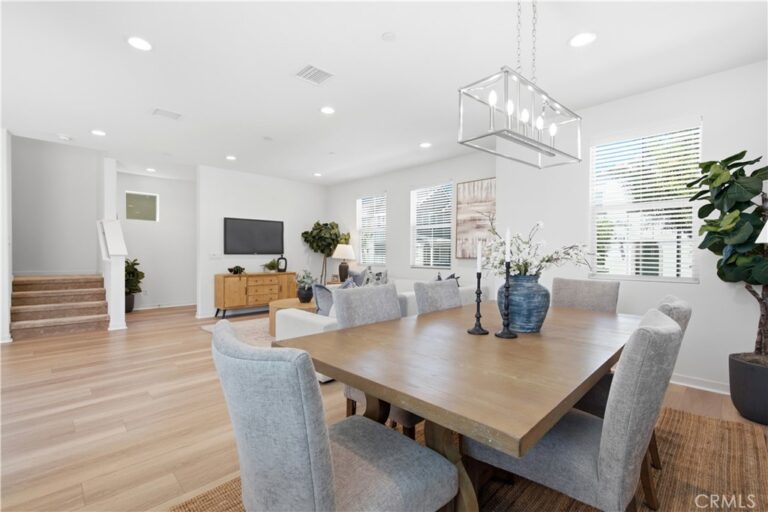 7061 Birch, Fontana