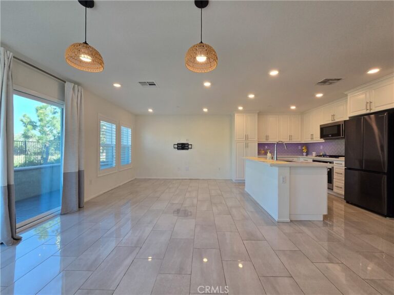 7155 Citrus #364, Fontana