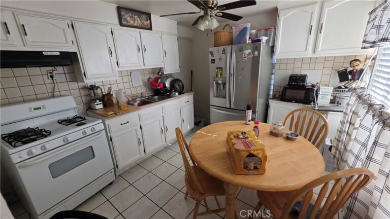 716 E 6th, Pomona