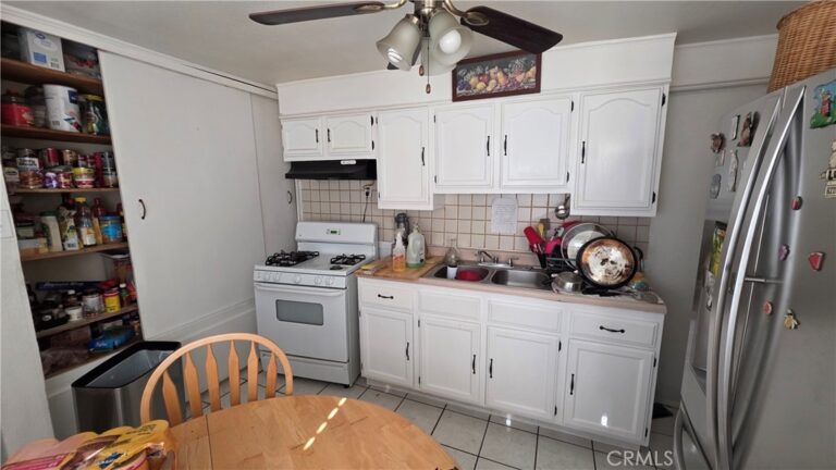 716 E 6th, Pomona