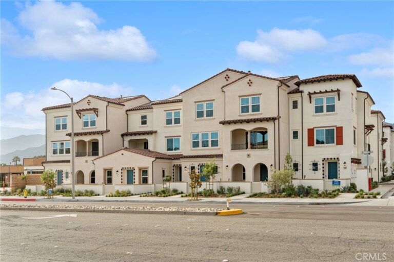 731 E Route 66, Glendora