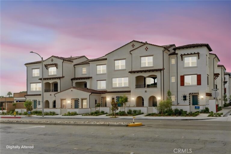 731 E Route 66, Glendora