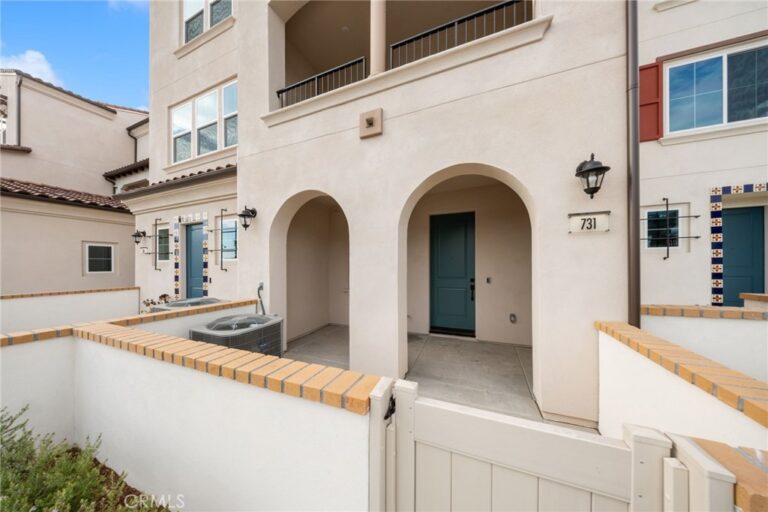 731 E Route 66, Glendora