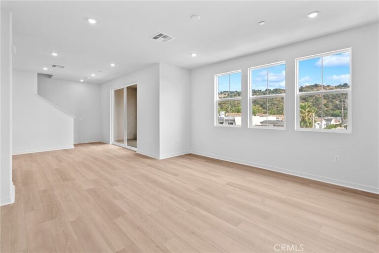 731 E Route 66, Glendora