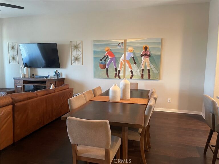 768 Central, Upland
