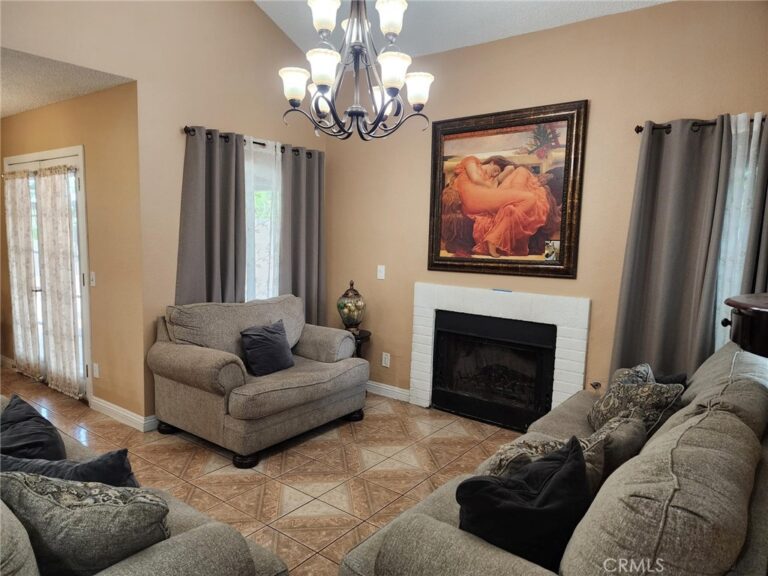7945 Cooper, Fontana