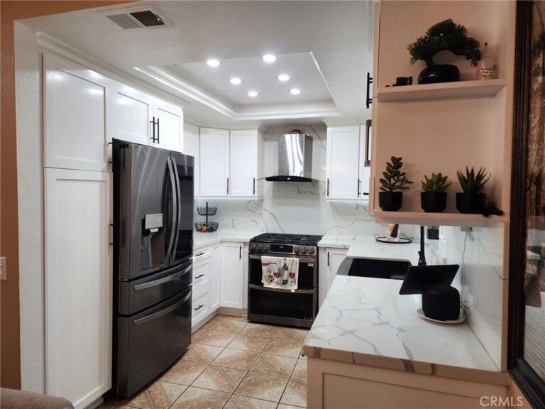7945 Cooper, Fontana