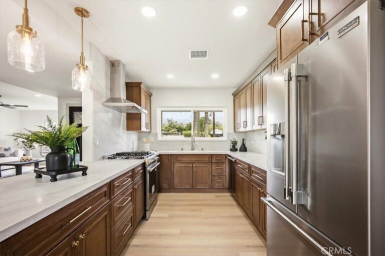 818 Hood, Claremont