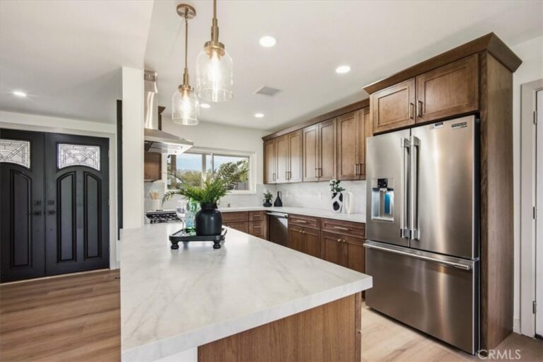 818 Hood, Claremont