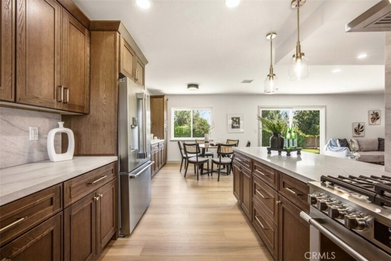 818 Hood, Claremont