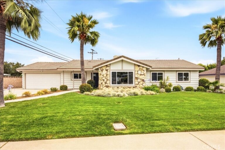818 Hood, Claremont