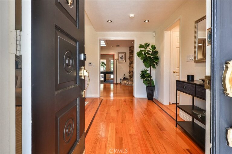 843 N Entrada, Glendora