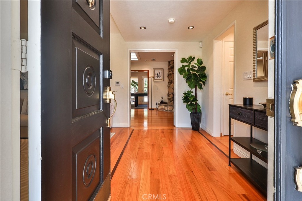 843 N Entrada, Glendora